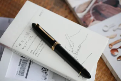 Moonman V60 Triangular Piston Fountain Pen